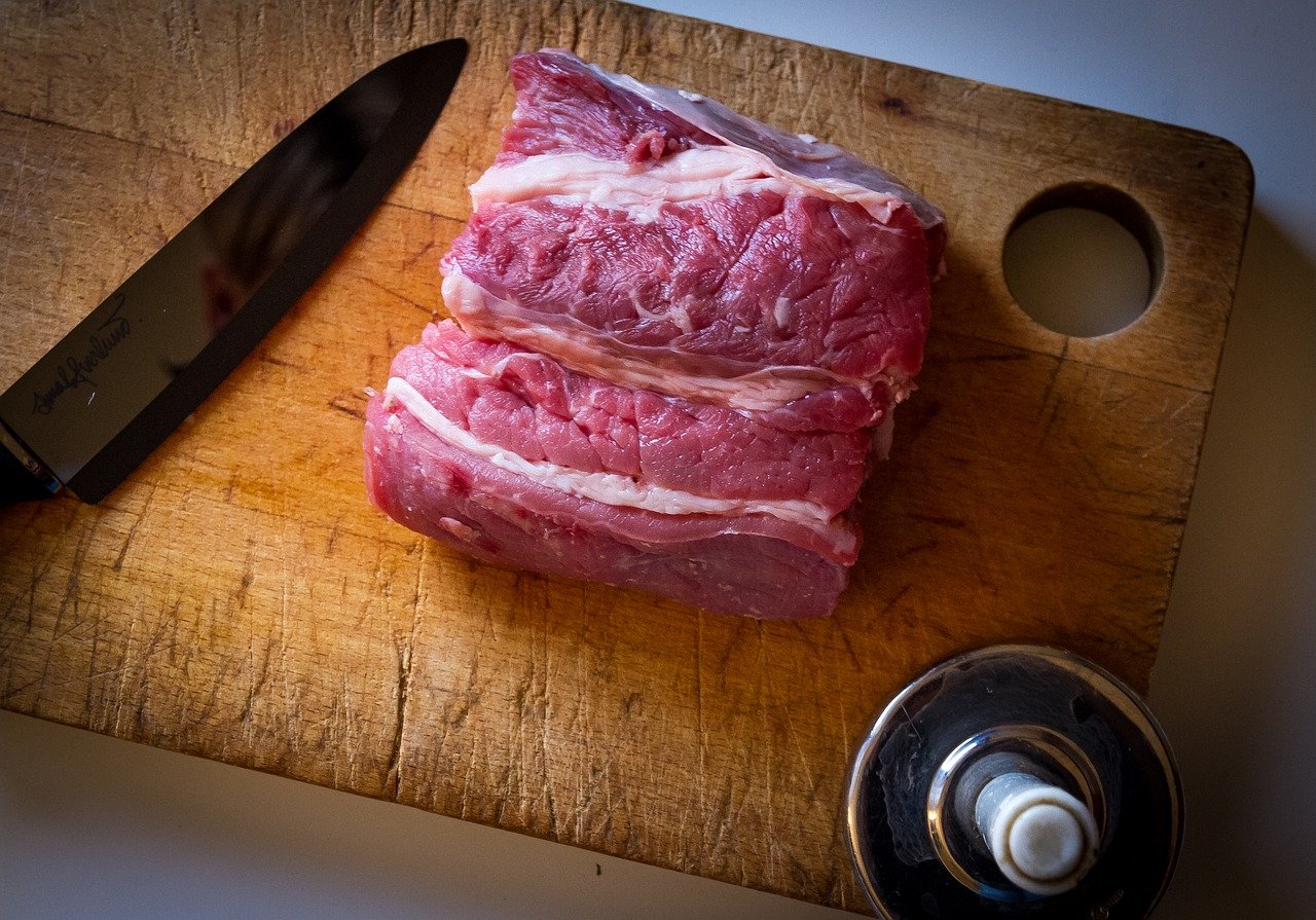 Jaki nóż wybrać do krojenia mięsa?