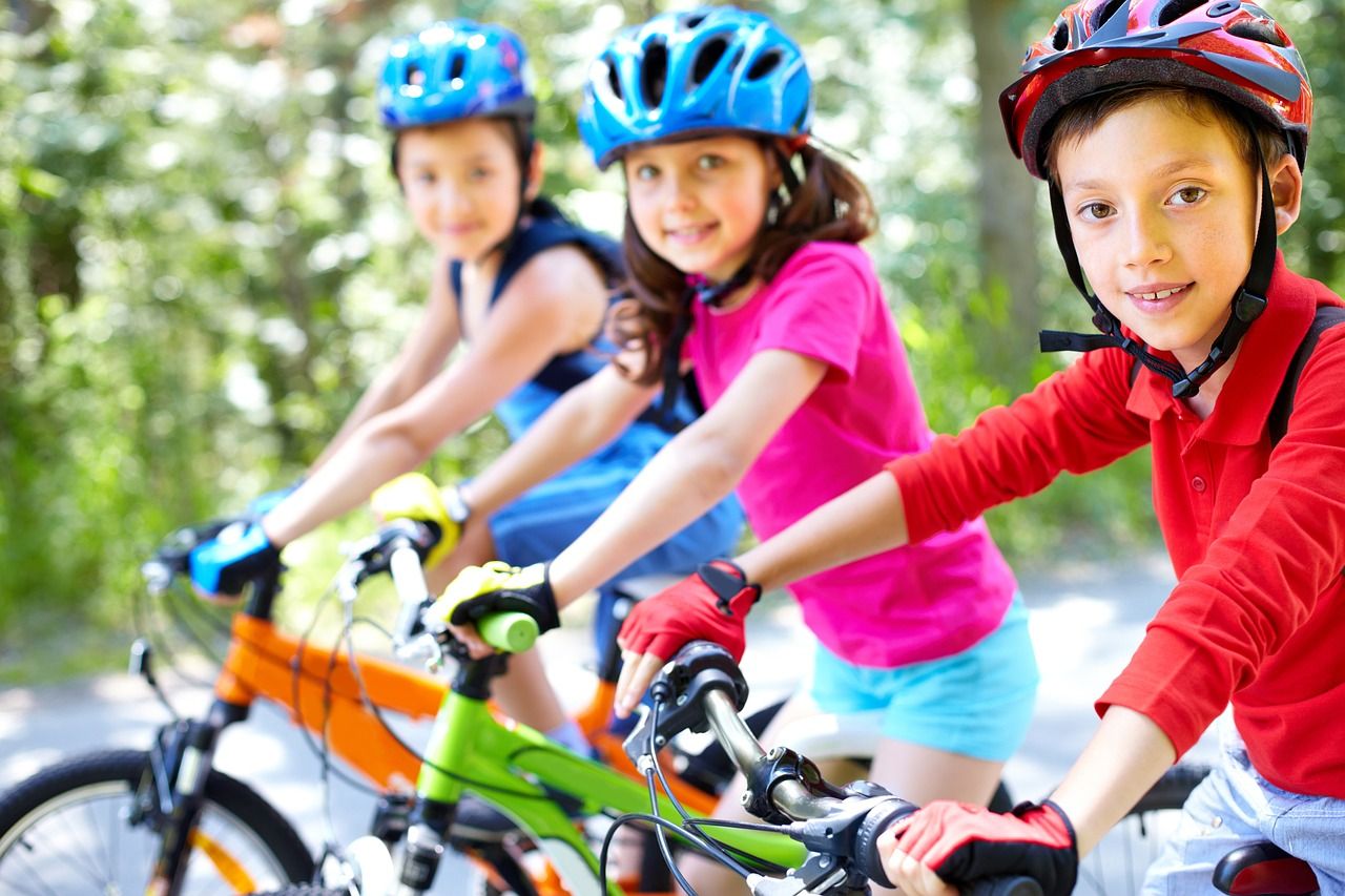 Rower dla dziecka – dostępne rodzaje do wyboru oraz potrzebne akcesoria