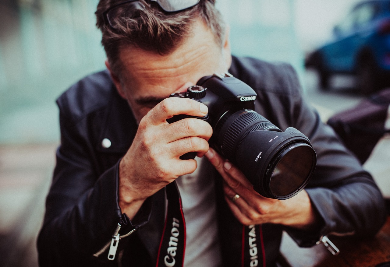 Jakie akcesoria powinien posiadać każdy profesjonalny fotograf?