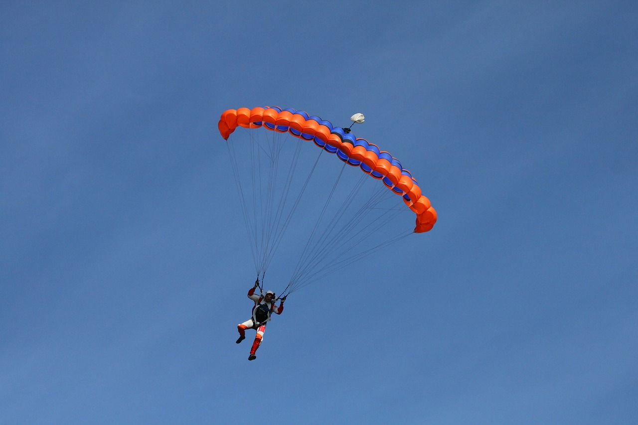 Co warto wiedzieć przed rozpoczęciem kursu na skoczka spadochronowego?