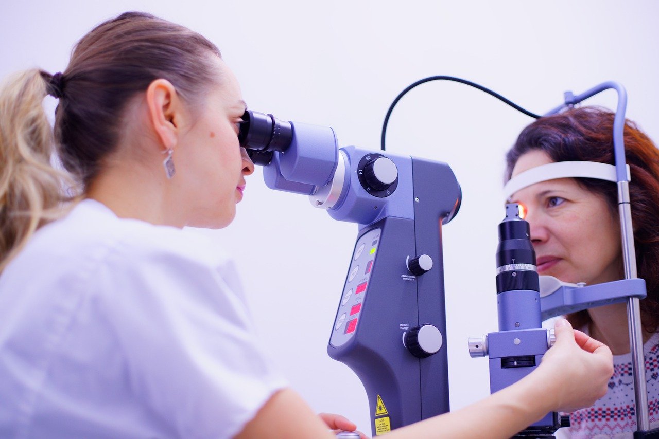 Specjalistyczne badania oczu – w jaki sposób się je wykonuje?
