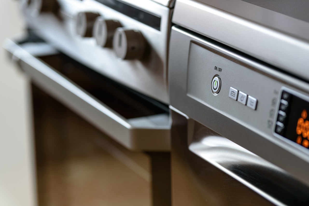 Problemy z kuchenką elektryczną – co może być przyczyną awarii?