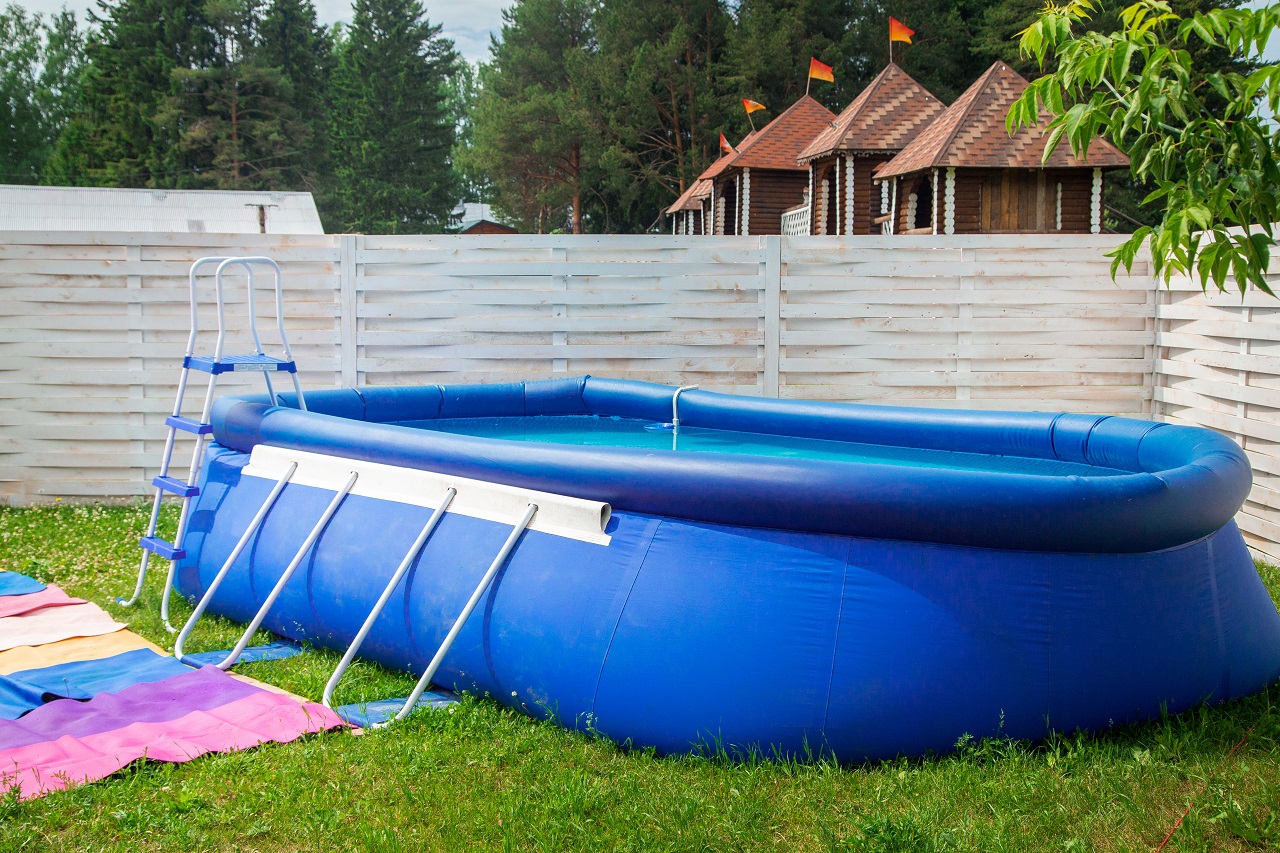 Jak zadbać o czystość naszego basenu ogrodowego?