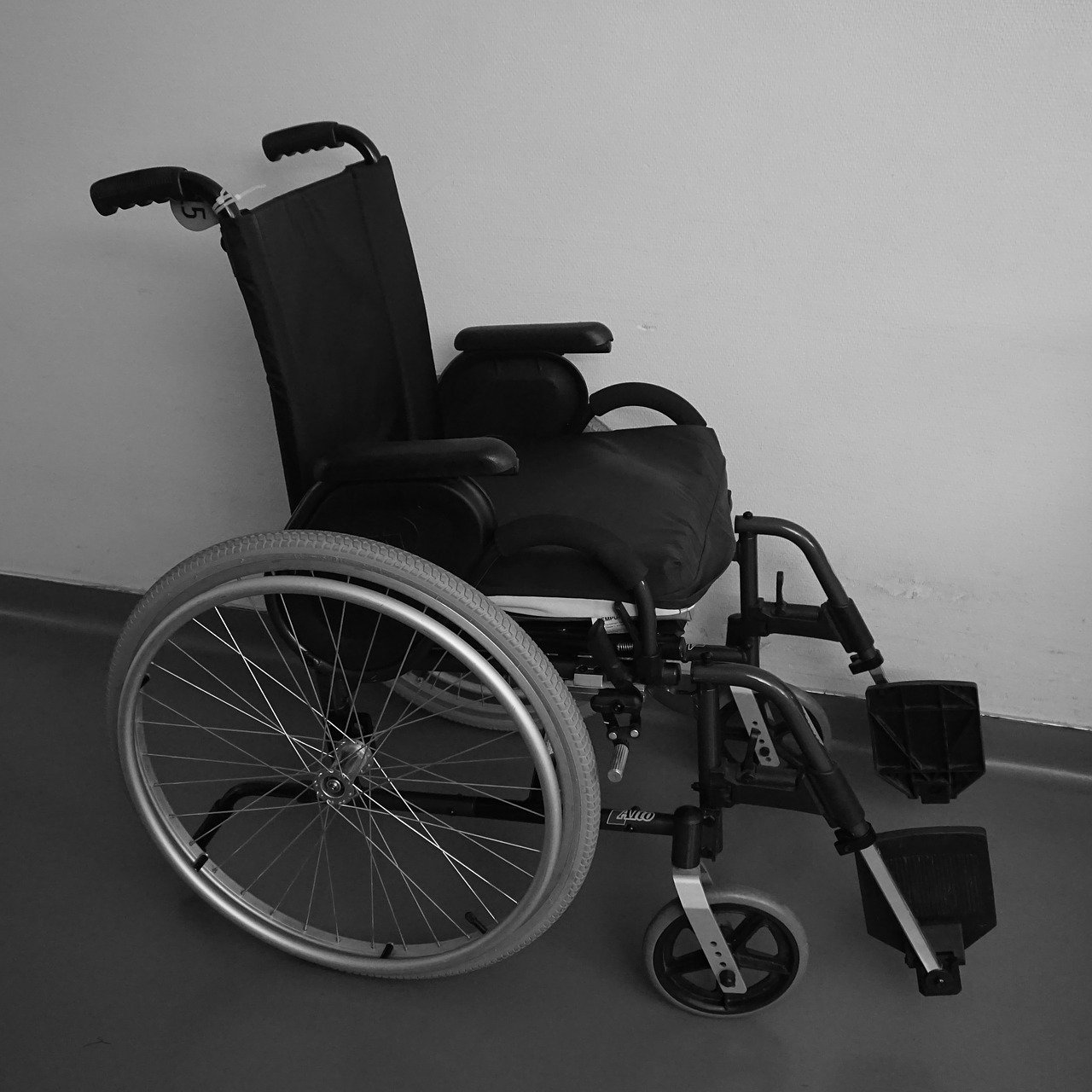 Wózek inwalidzki – komu może się przydać?